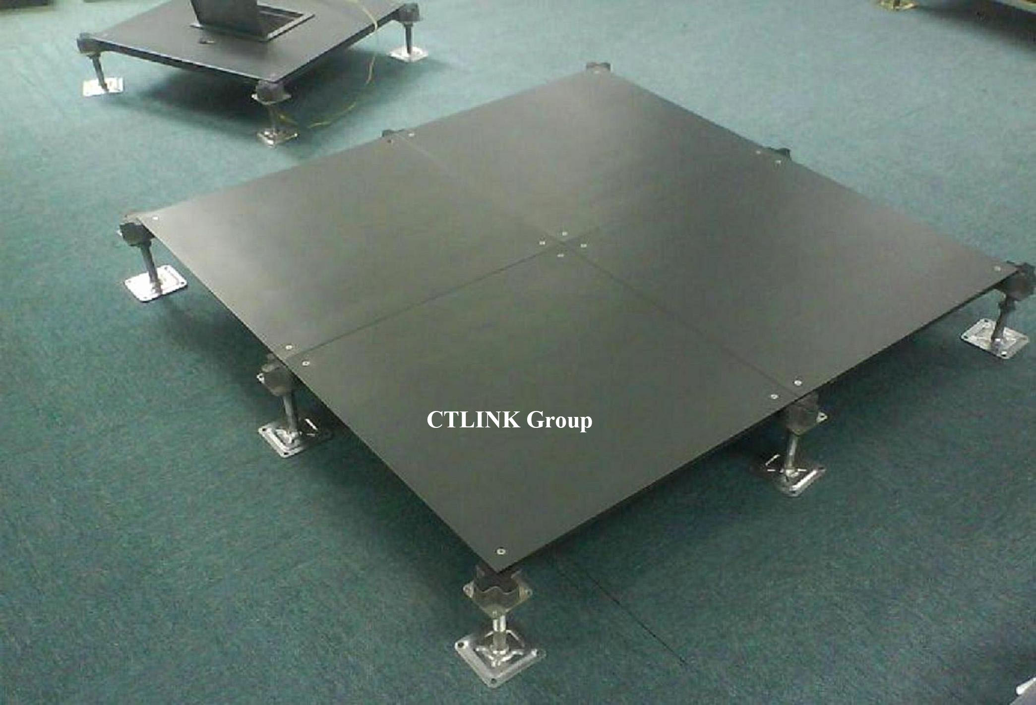 600mm OA/ Bare raised access floor